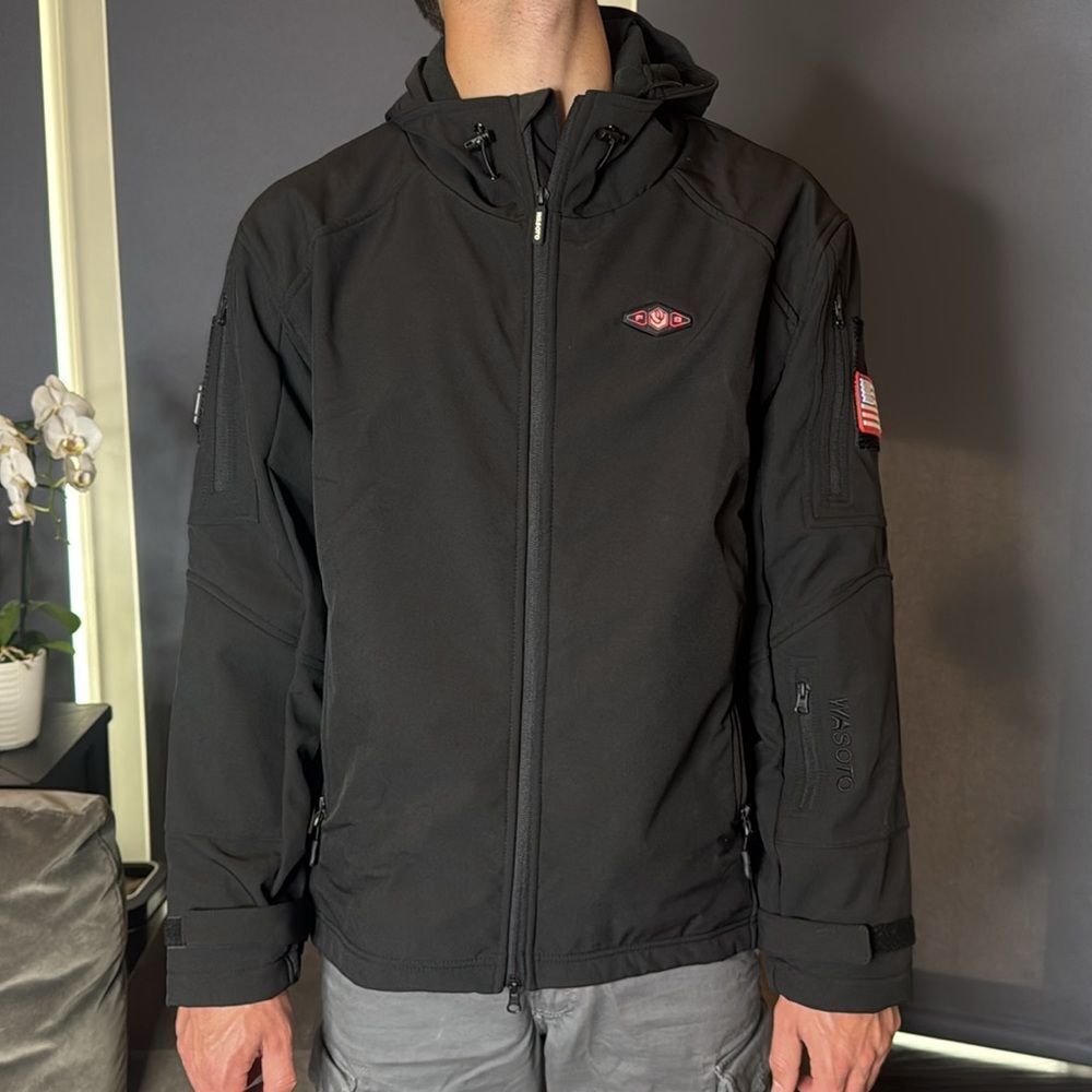 Wasoto Men's Black Heated Hooded Jacket Zip Up Size L with Battery Pack NEW